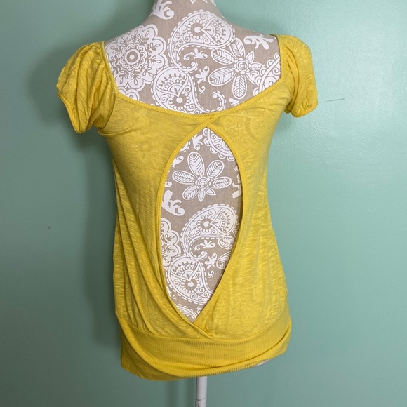 Backless yellow top - Picture 2 of 2